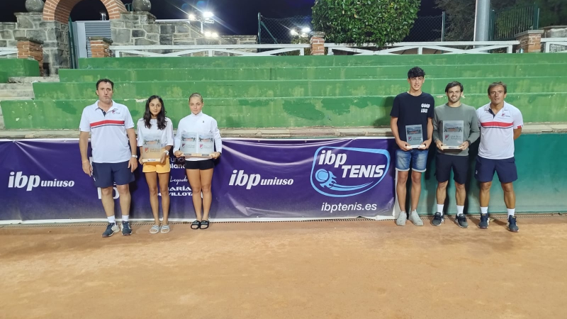 Idoia Razquin y Jorge Mendieta, ganadores del XXVII Torneo Club de Tenis de Pamplona.