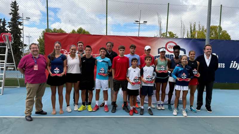 El AS Young Tour RST Granada cierra con éxito una semana de gran tenis juvenil