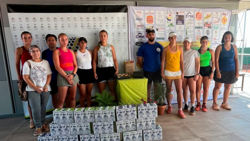 El Club de Tenis Base Linares dona al Comedor Social de Cáritas los alimentos recaudados