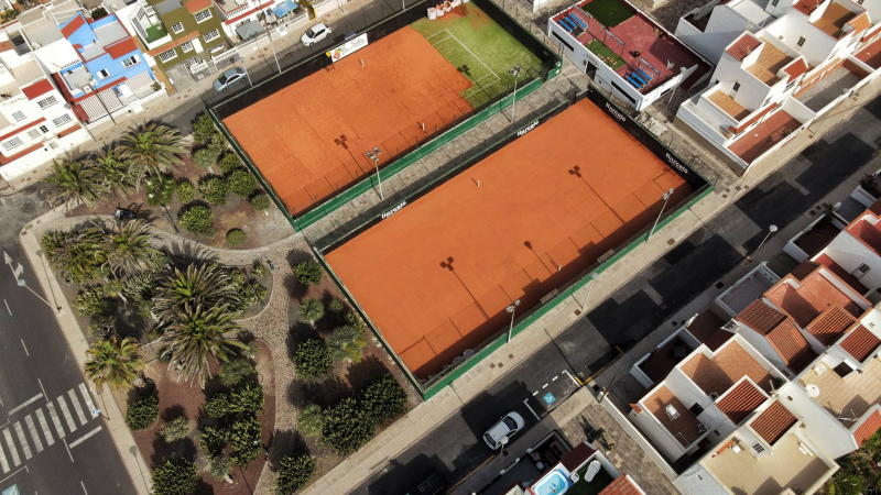 El Club de Tenis Sibora y Ayto de Los Silos Mejoran las Instalaciones