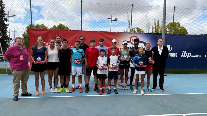 DIARIO AS: Granada despide una gran semana de tenis juvenil con el AS Young Tour RST