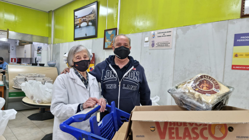 IBP Solidario:Open Torrejón realiza la entrega de 500€ de alimentos al Comedor Solidario de Torrejón