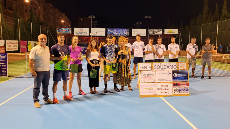 Juan Carlos García y María José Luque consiguen el título del XVII Open de Tenis a la Amistad