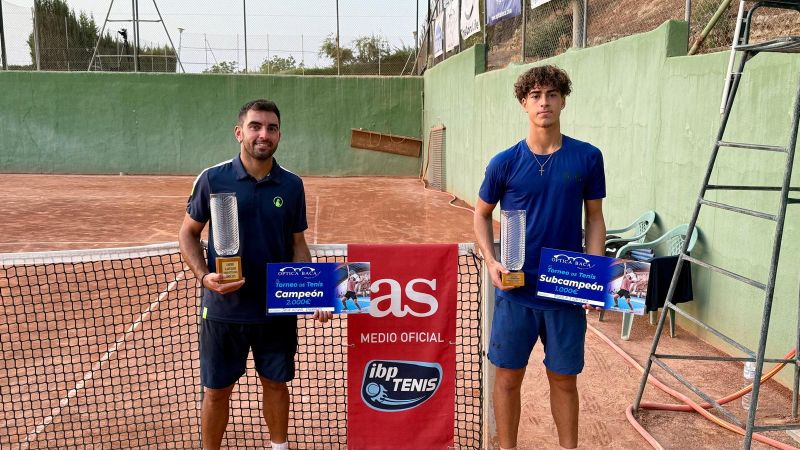 Julio César Porras conquista el XL Torneo Óptica Baca en una final seguida por 400 aficionados