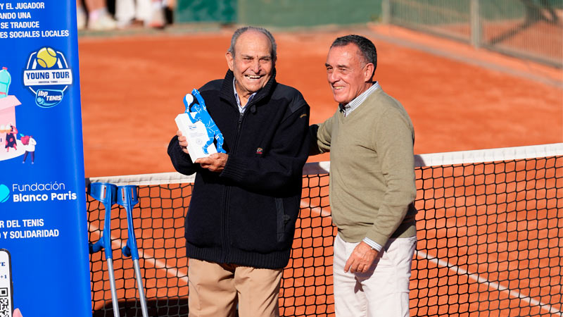Mención Honorífica a Antonio Martínez en el Máster IBP Tenis 2023
