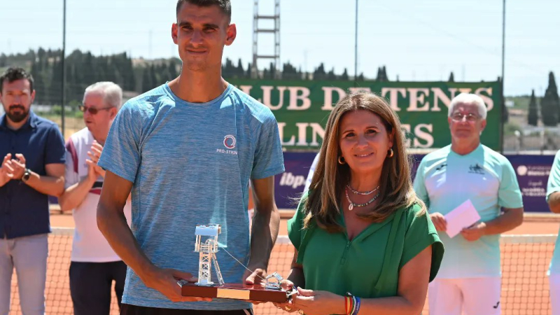 Yuri Santiago se Consagra Campeón del XXXVIII Open de Tenis Ciudad de Linares